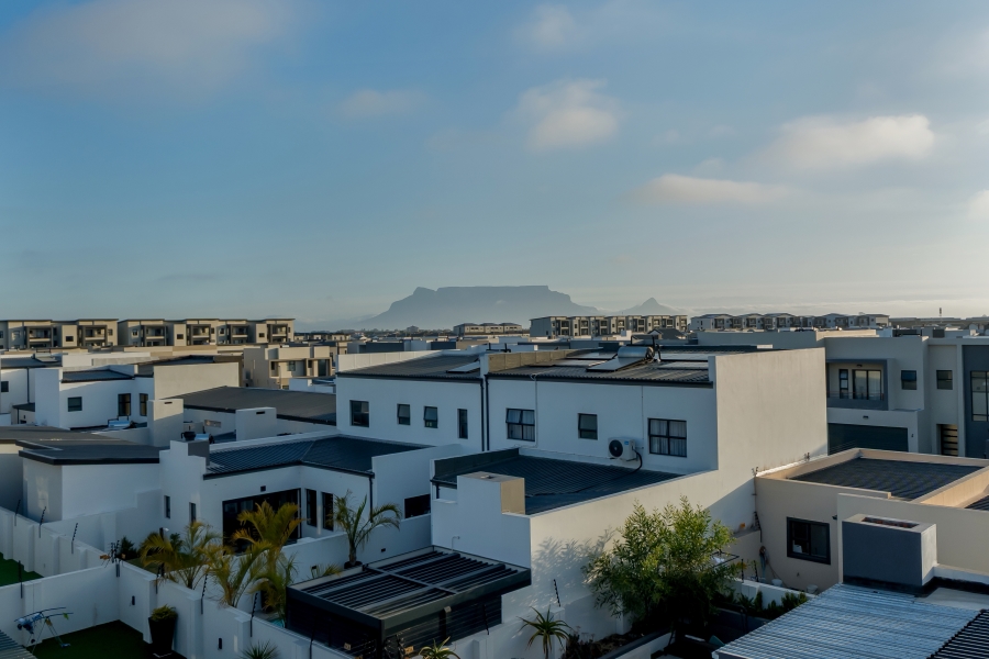 6 Bedroom Property for Sale in Sandown Western Cape